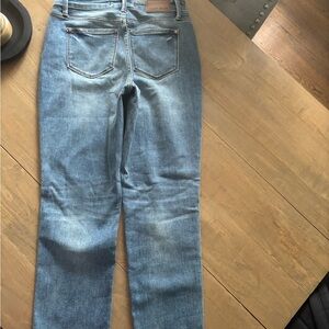 Judy Blue size 3/26 the Daphne Mid Rise Magic Boyfriend jeans